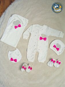 ابيض ف فوشيا