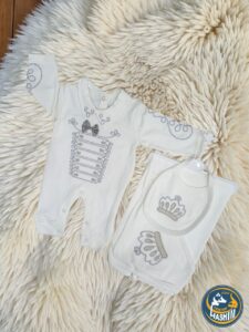 ابيض ف رمادى